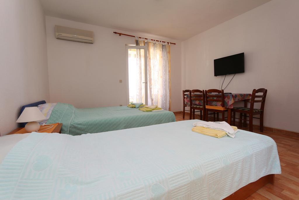 Apartments Antoneta Makarska Exterior photo