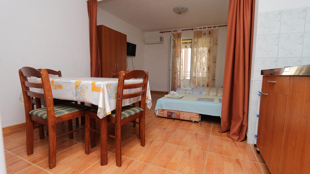 Apartments Antoneta Makarska Exterior photo
