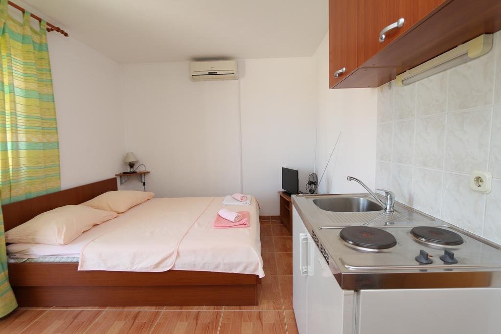Apartments Antoneta Makarska Exterior photo