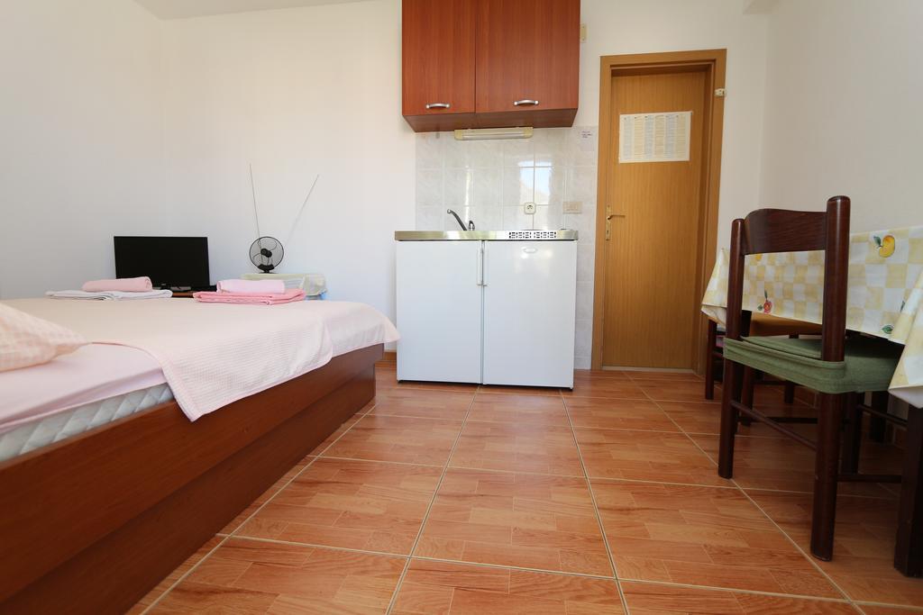 Apartments Antoneta Makarska Exterior photo